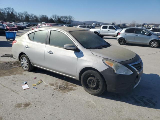  NISSAN VERSA 2018 Srebrny