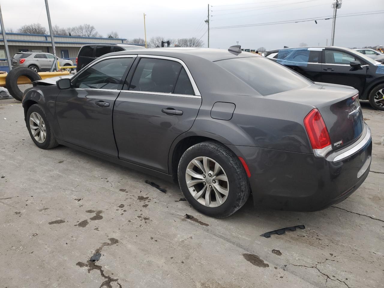 VIN 2C3CCAAG3FH930215 2015 CHRYSLER 300 no.2