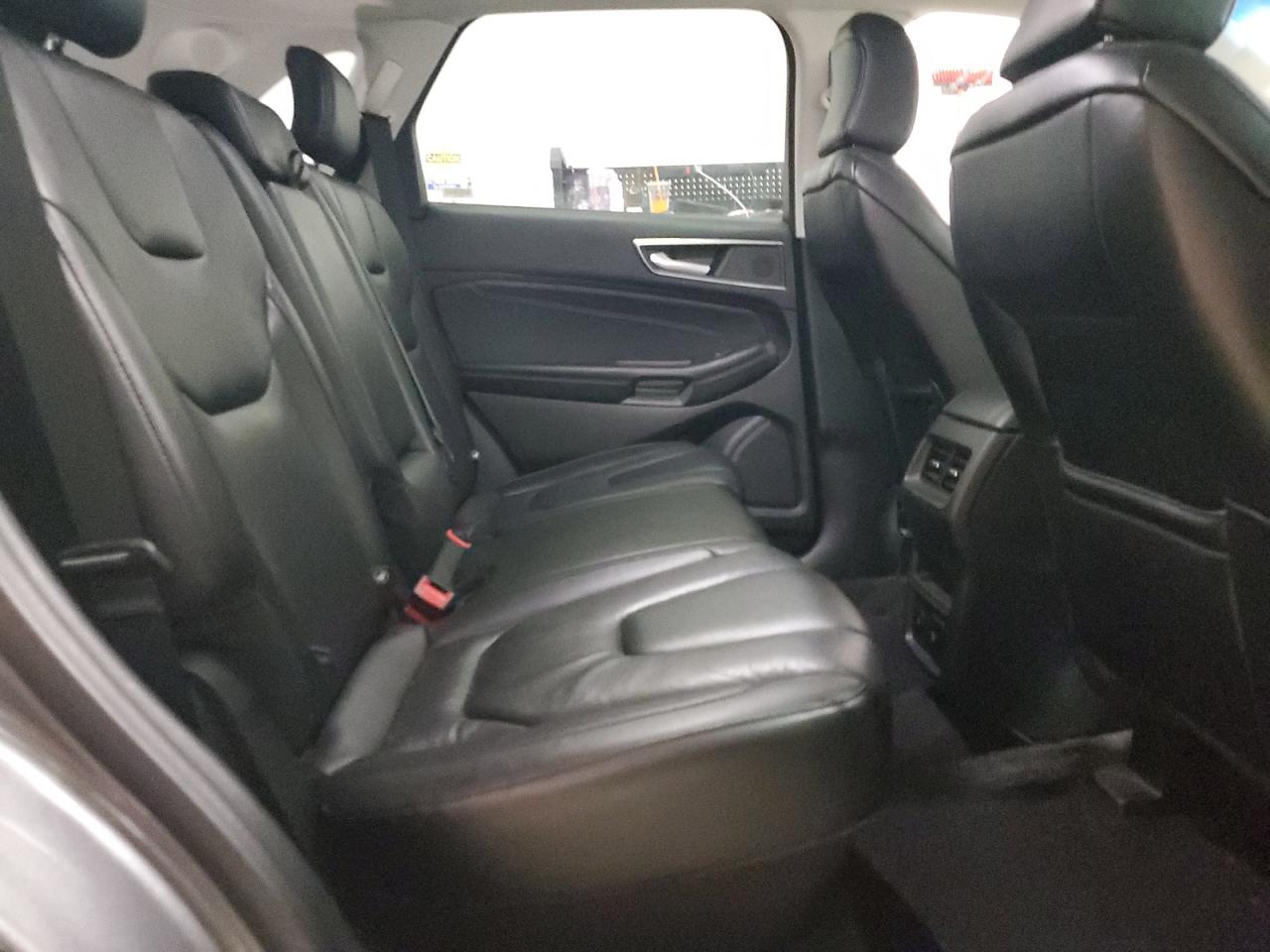 2022 Ford Edge - Image 11