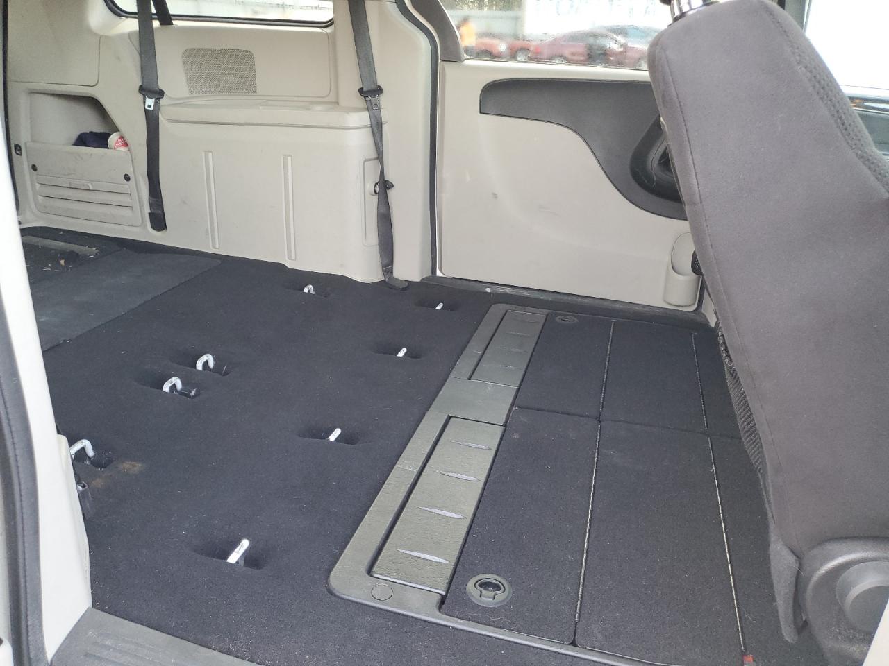 2012 Dodge Caravan - Image 11