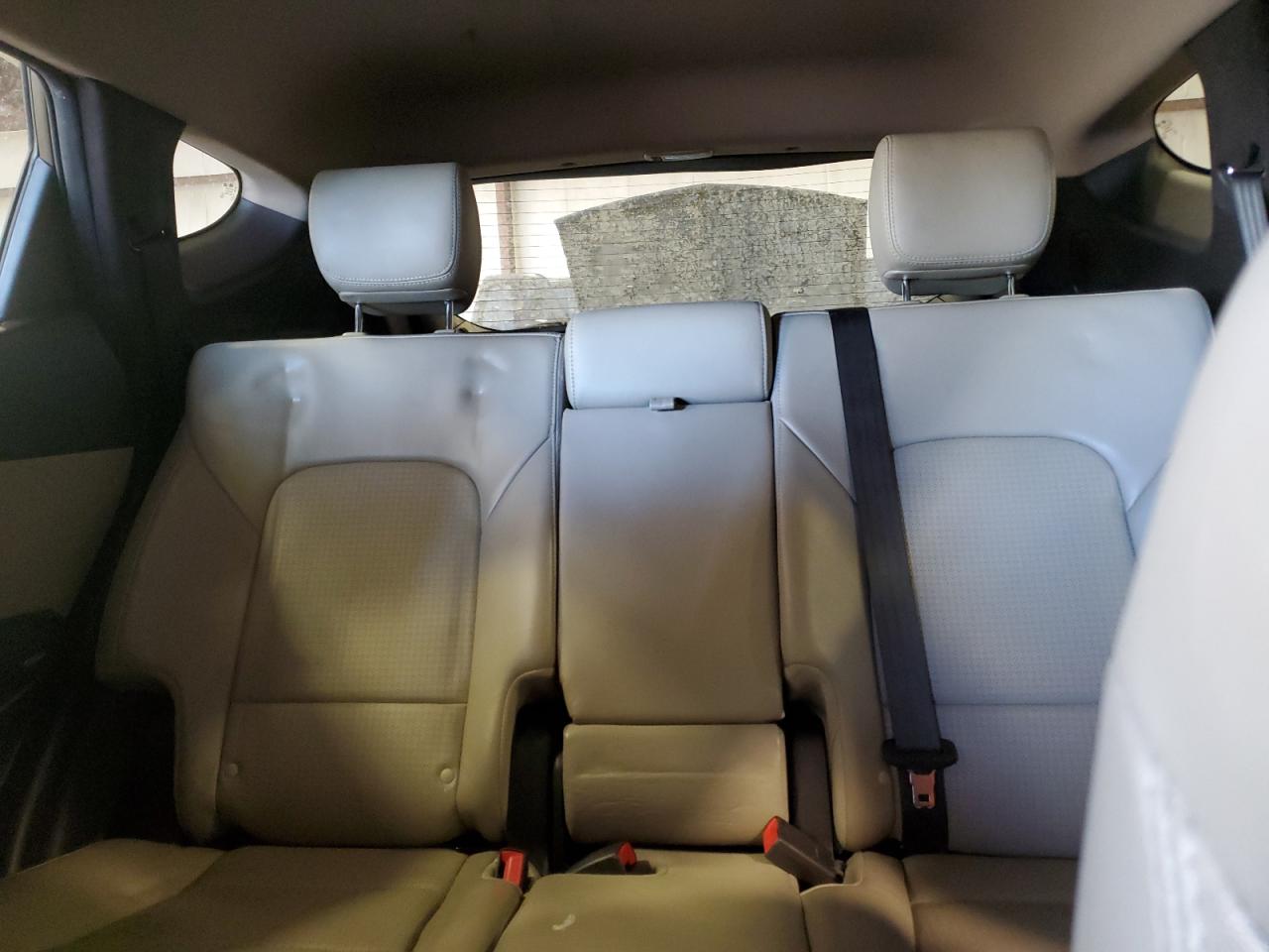 2014 Hyundai Santa Fe - Image 10