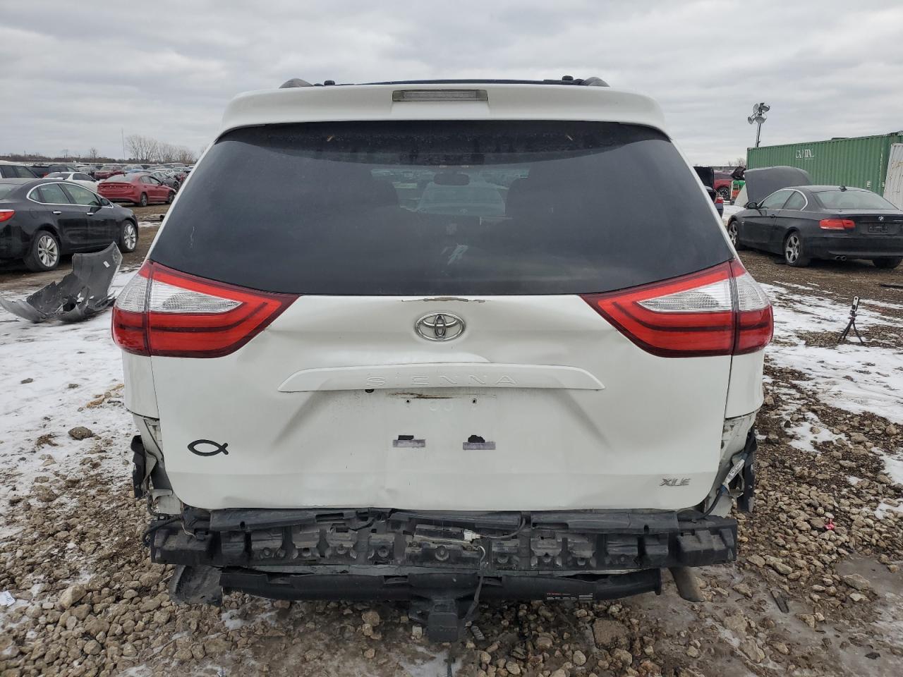 2015 Toyota Sienna - Image 6