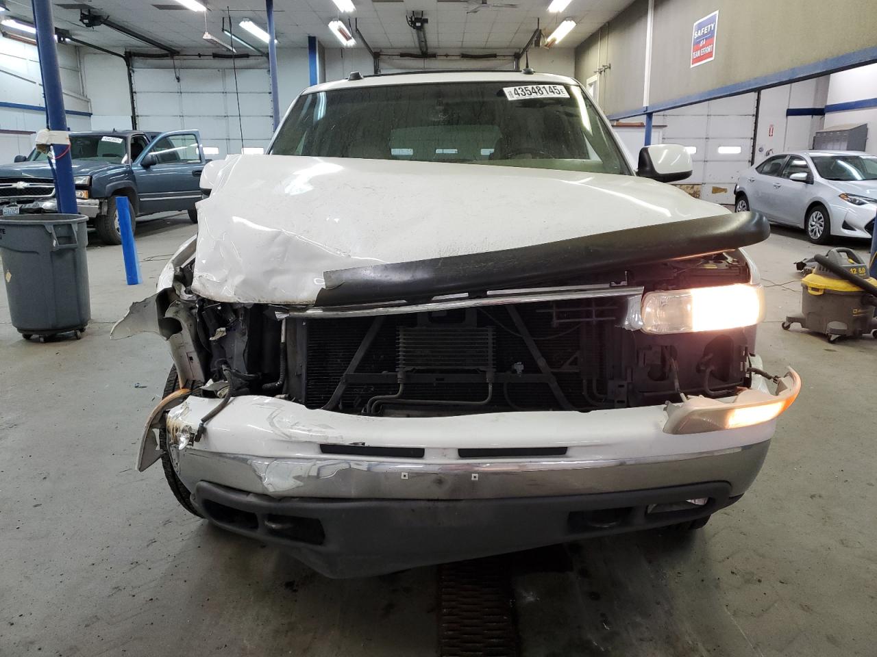2004 Chevrolet Suburban - Image 5