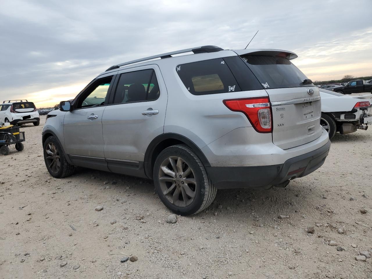 2015 Ford Explorer - Image 2