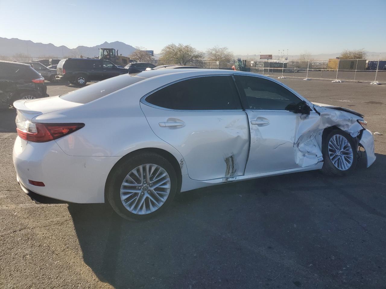 2016 Lexus ES - Image 3