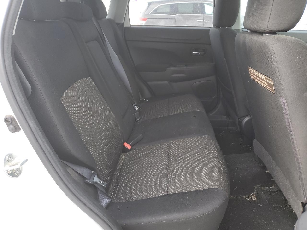2016 Mitsubishi Outlander - Image 11