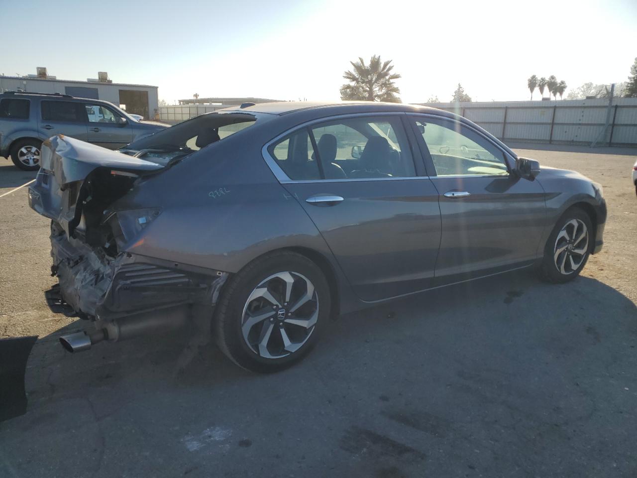 VIN 1HGCR2F88HA043908 2017 HONDA ACCORD no.3