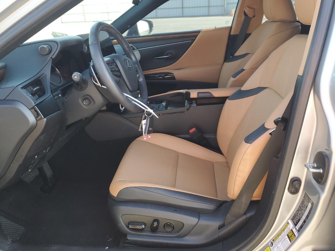 2024 Lexus ES - Image 7