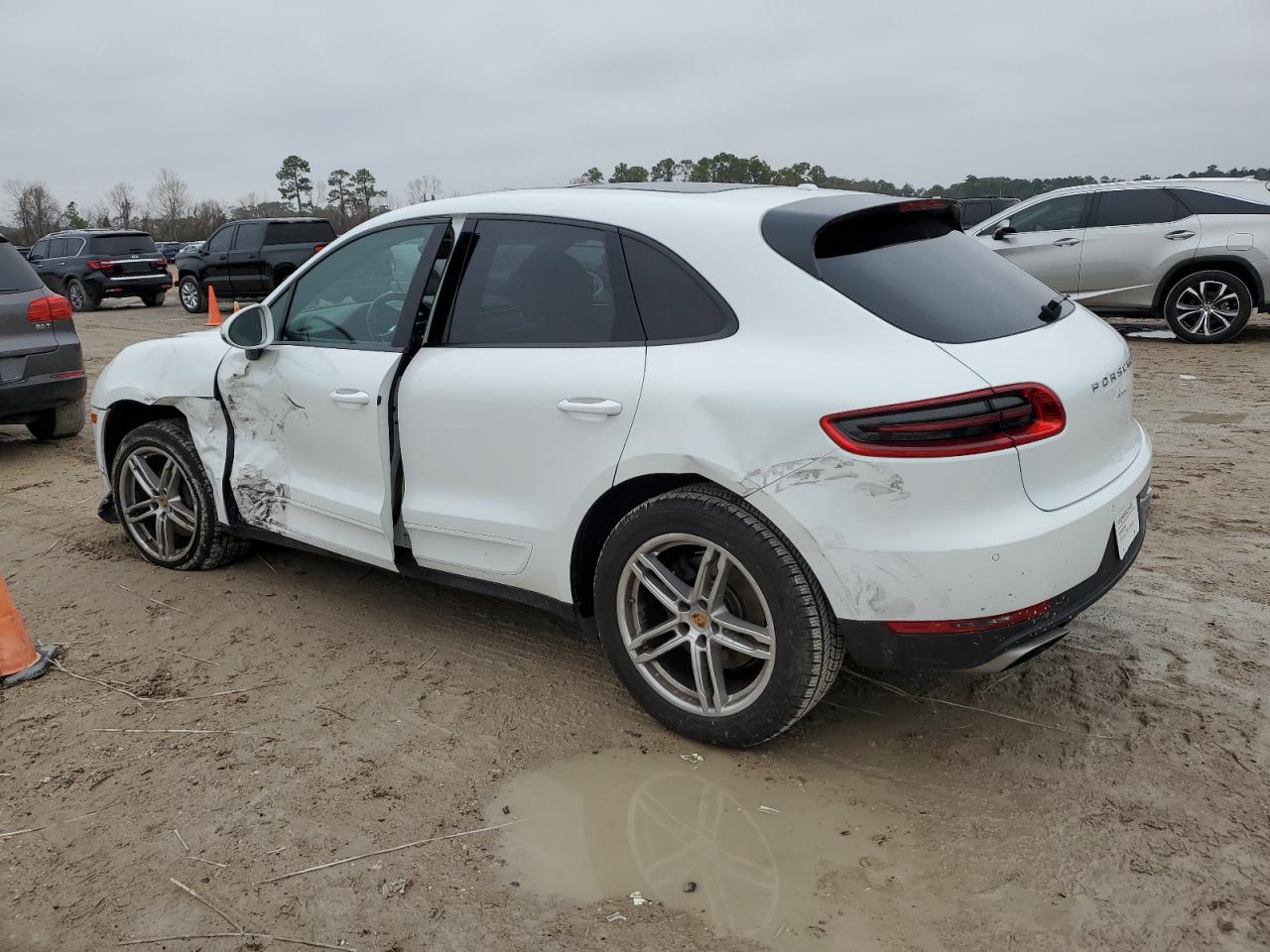 2017 Porsche Macan - Image 2