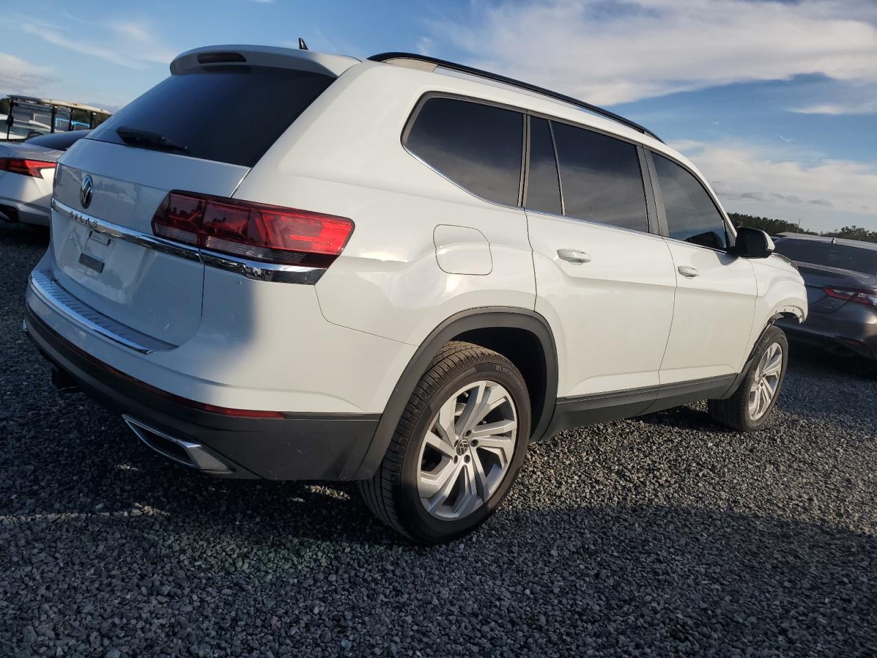 2021 Volkswagen Atlas - Image 3