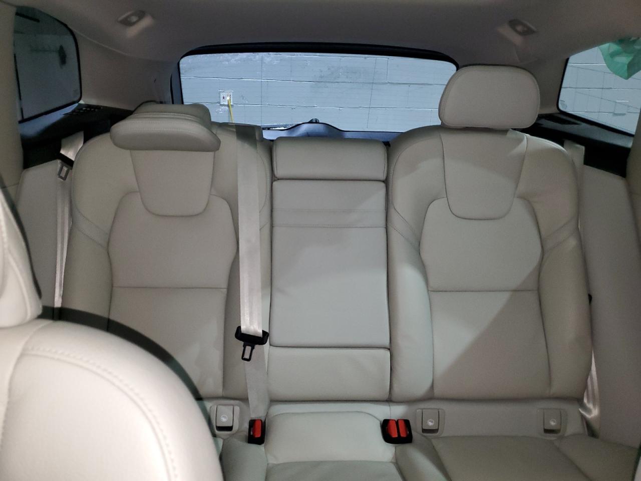 2021 Volvo XC60 - Image 10