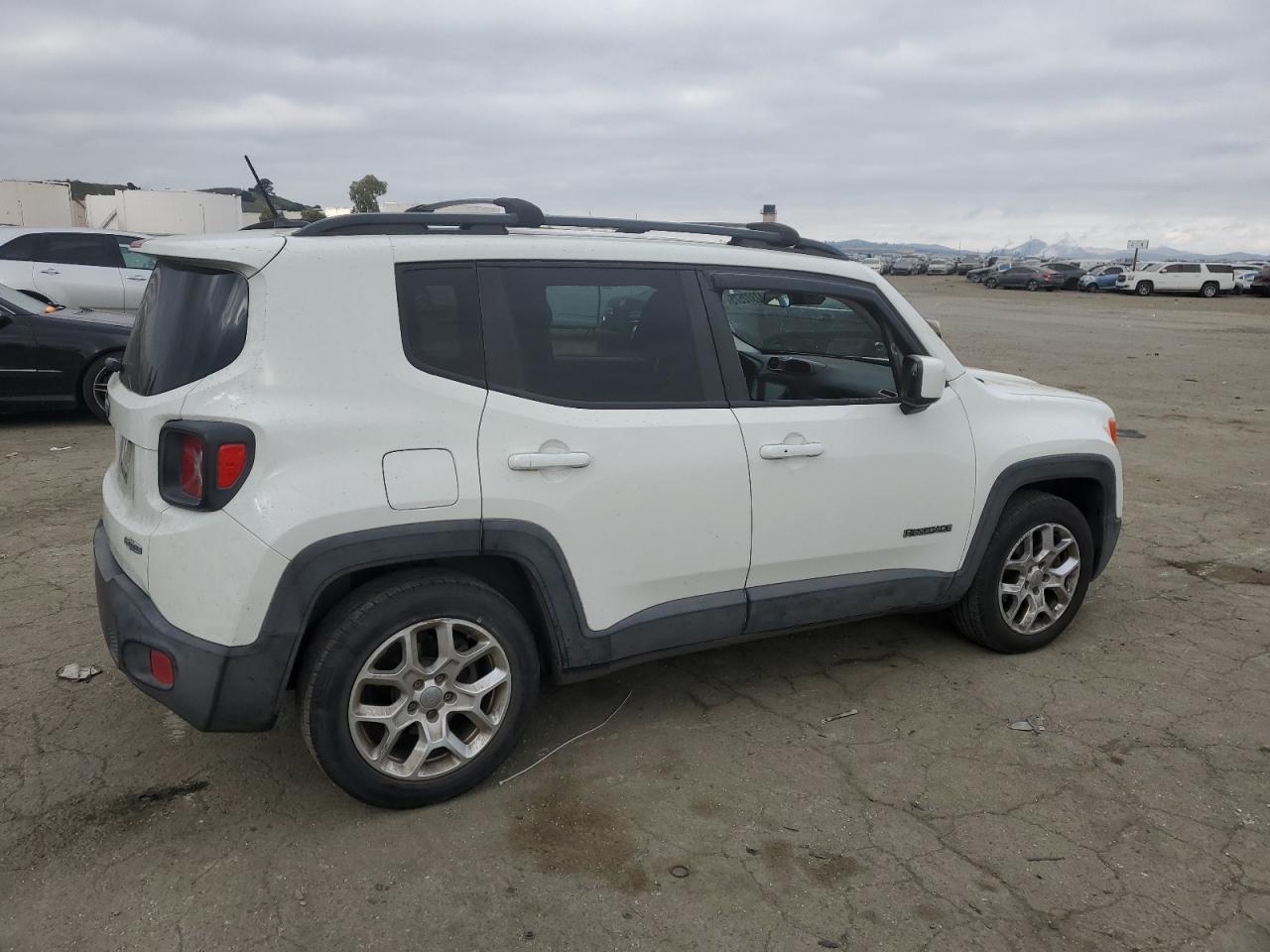 2015 Jeep Renegade - Image 3