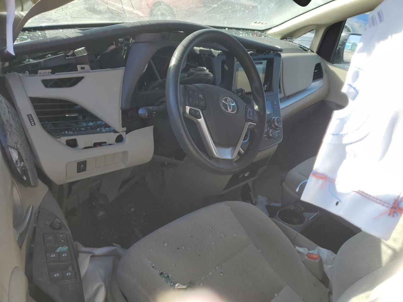 2016 Toyota Sienna - Image 8