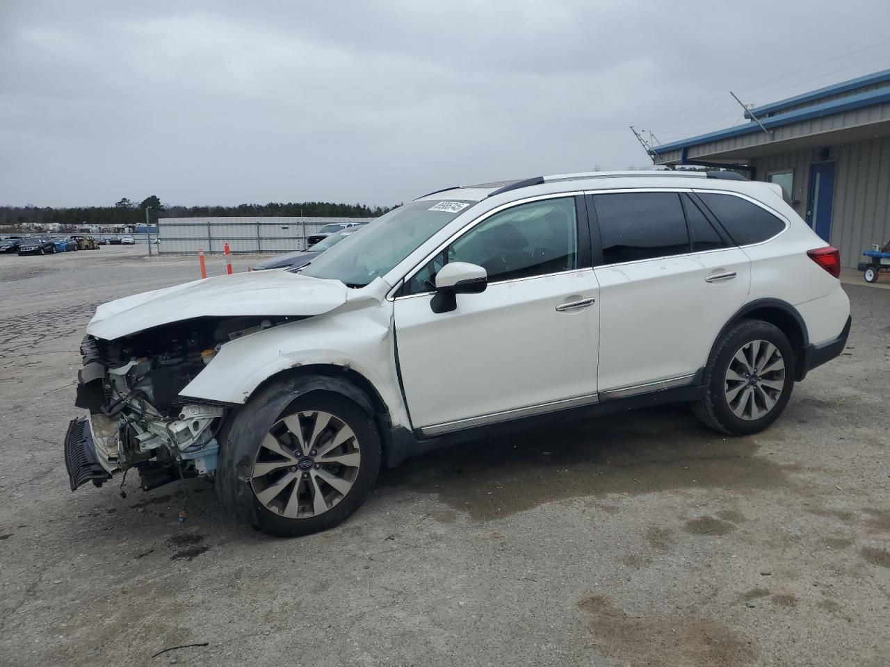 2018 Subaru Outback - Image 1
