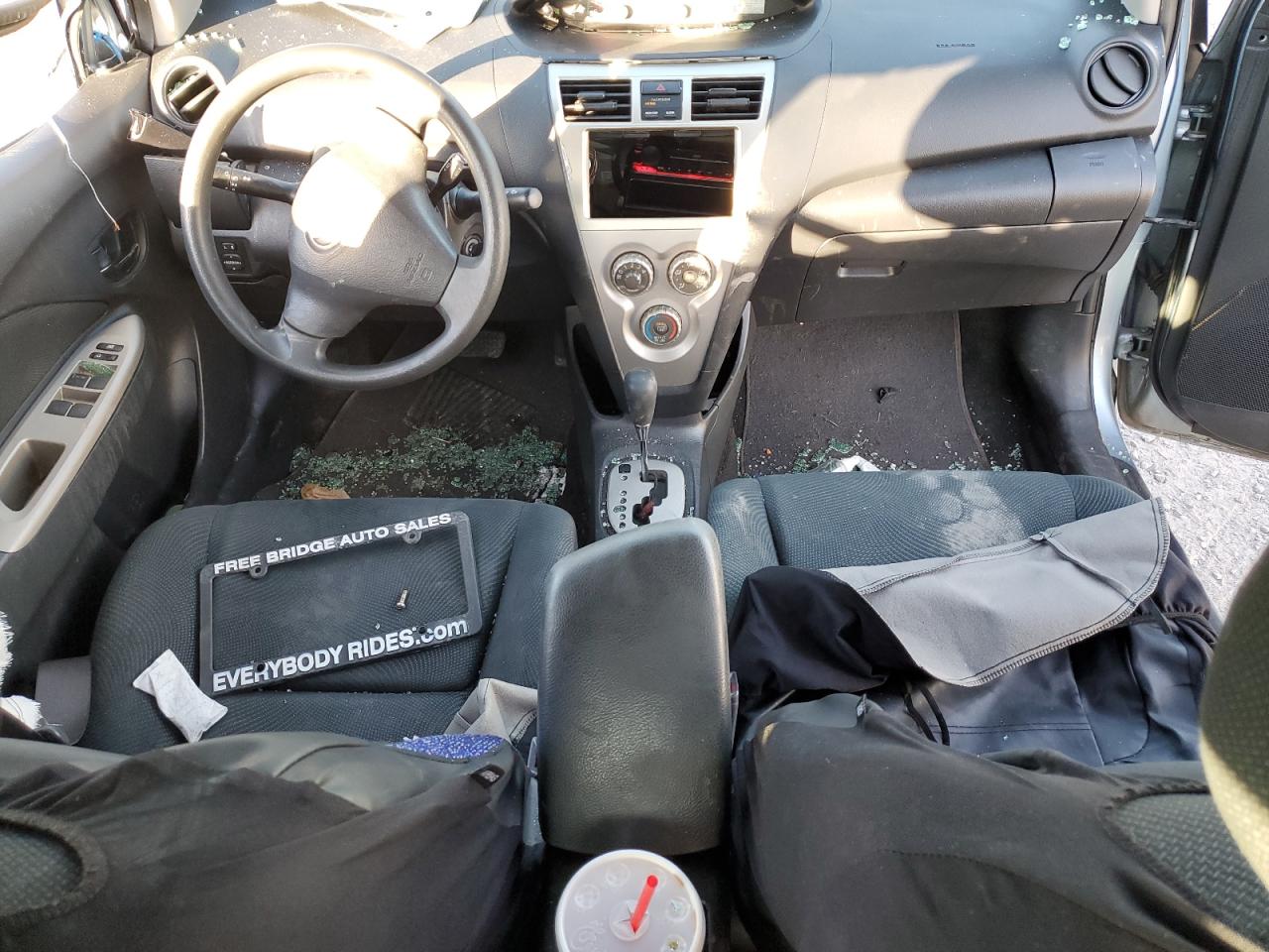 2010 Toyota Yaris - Image 8