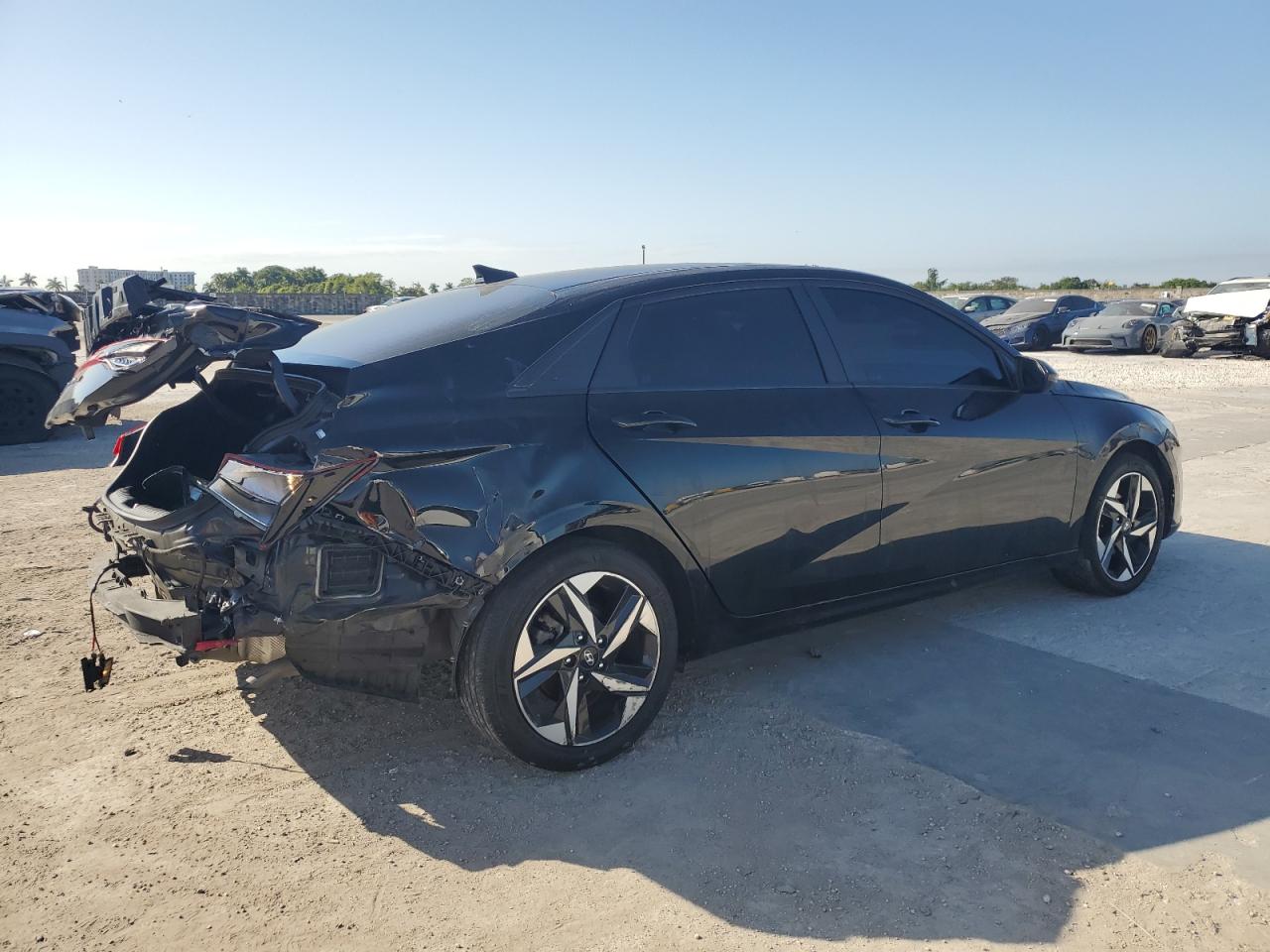 2023 Hyundai Elantra - Image 3