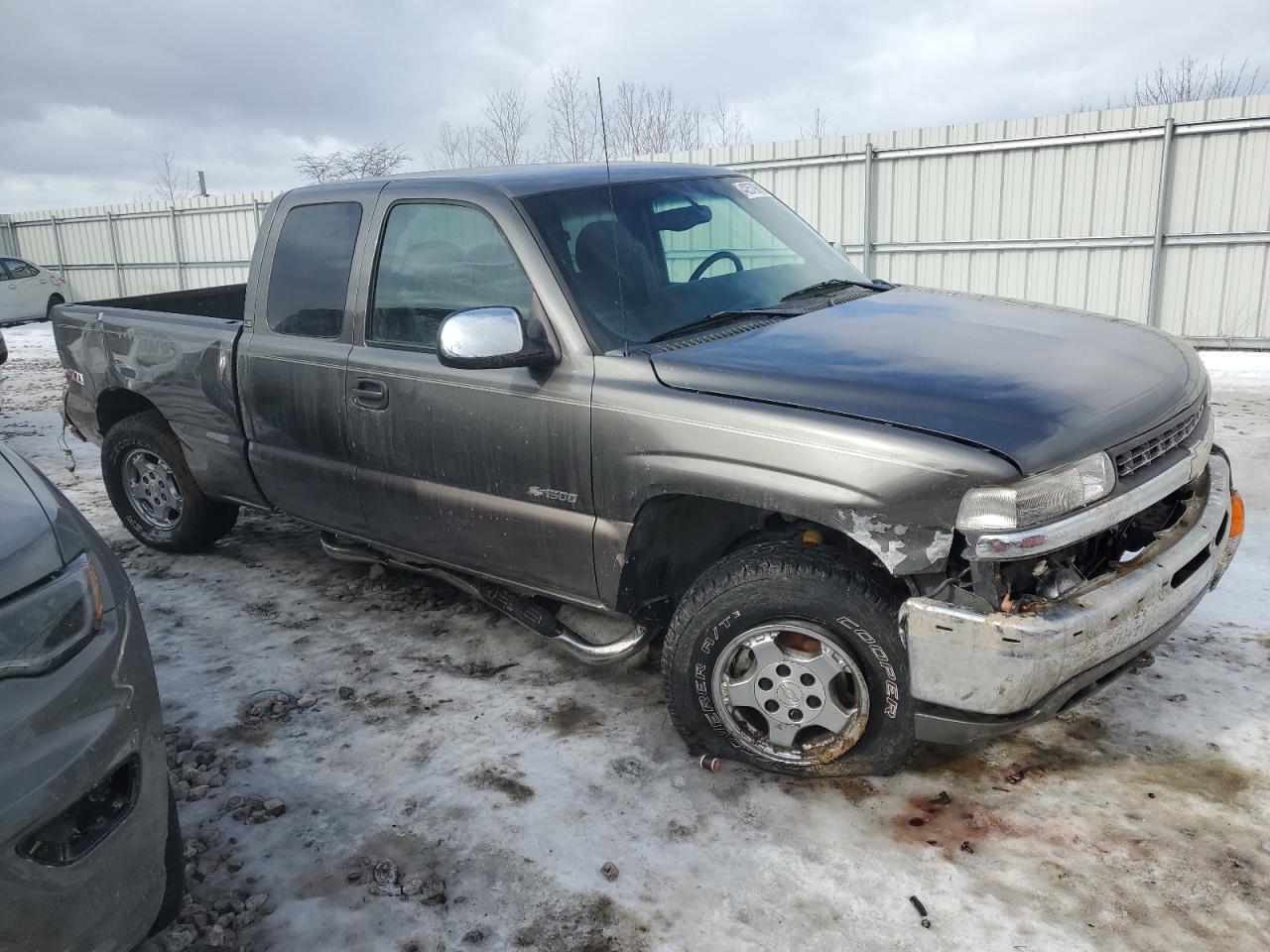 2000 Chevrolet Silverado - Image 4