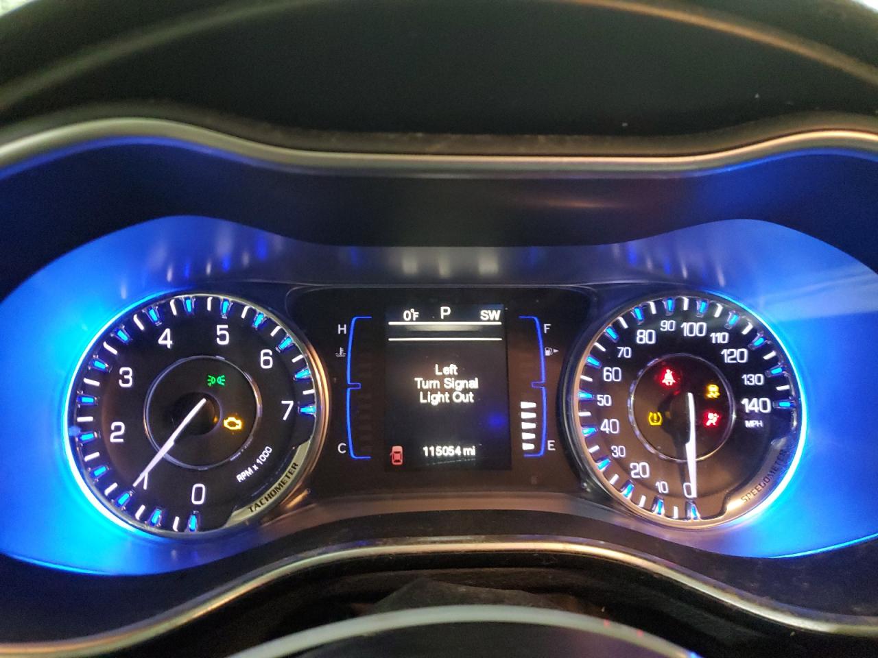 2015 Chrysler 200 - Image 9