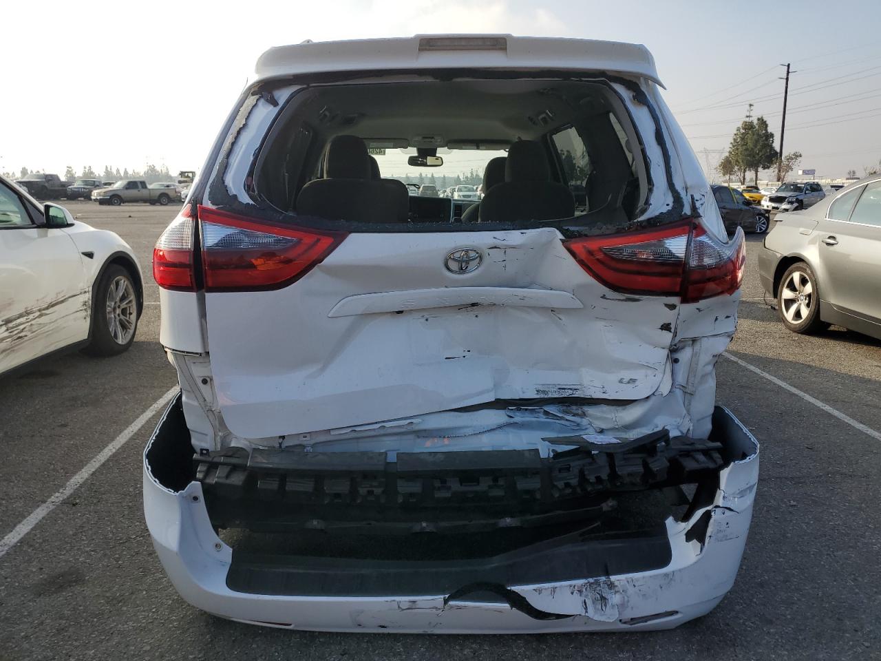 2020 Toyota Sienna - Image 6