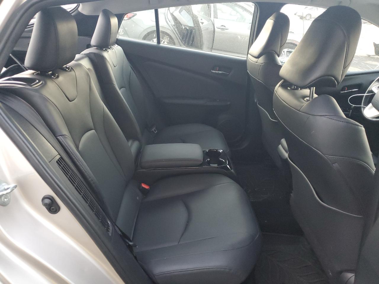 2018 Toyota Prius - Image 10