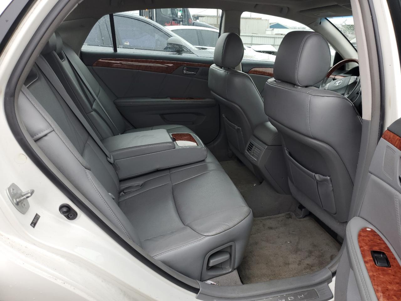 2007 Toyota Avalon - Image 10