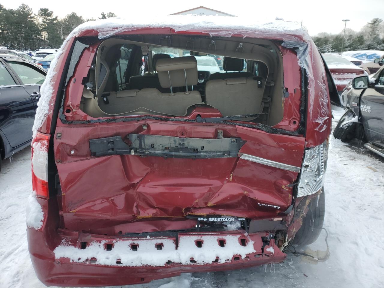 2016 Chrysler Town & Country - Image 6