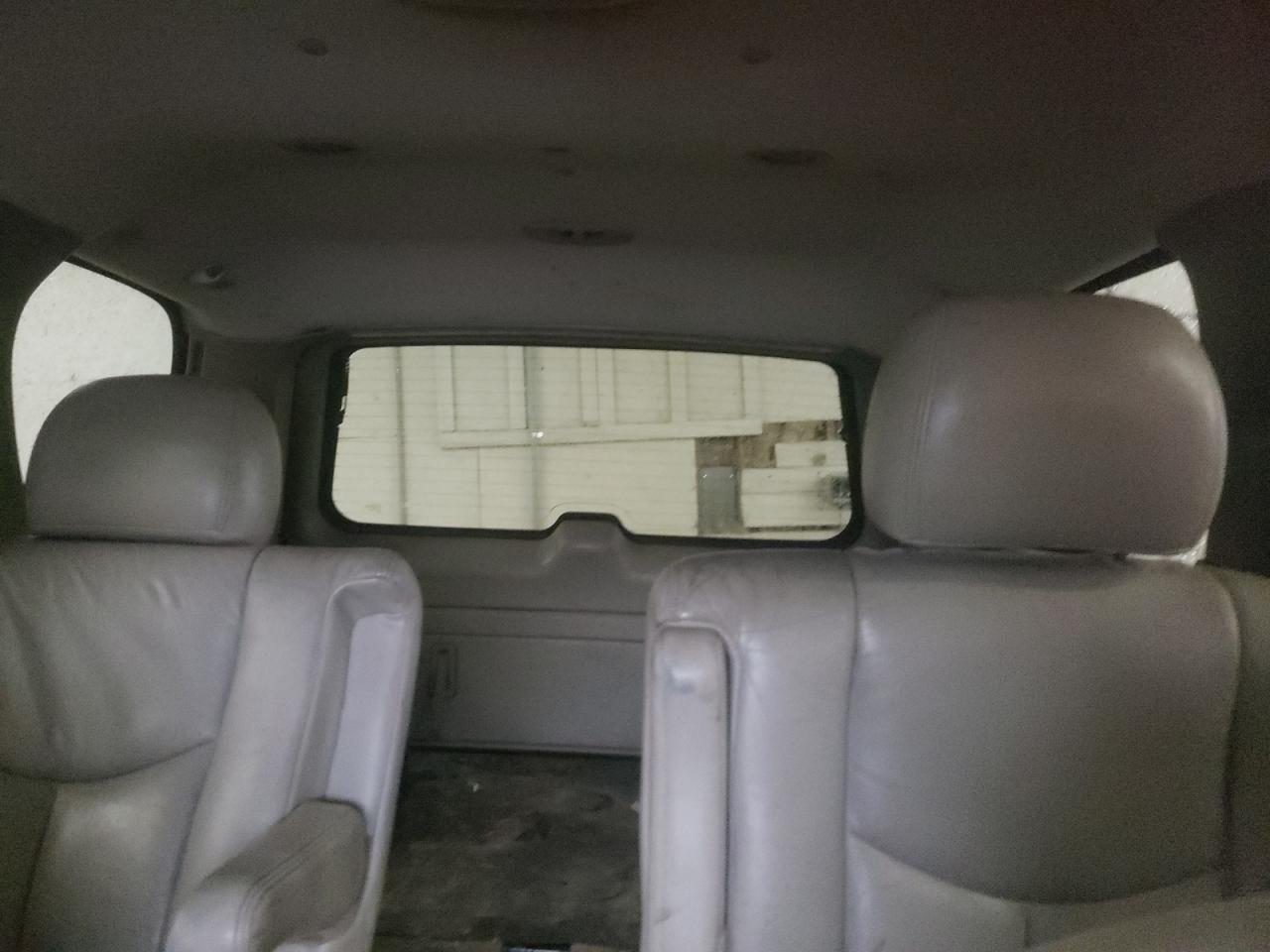 2004 Chevrolet Tahoe - Image 10