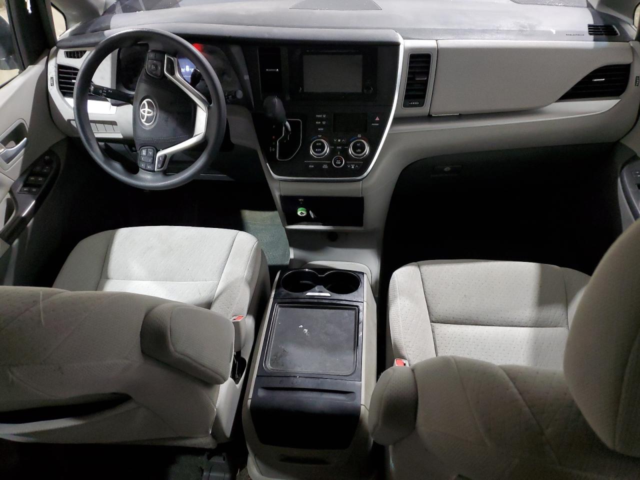 2015 Toyota Sienna - Image 8