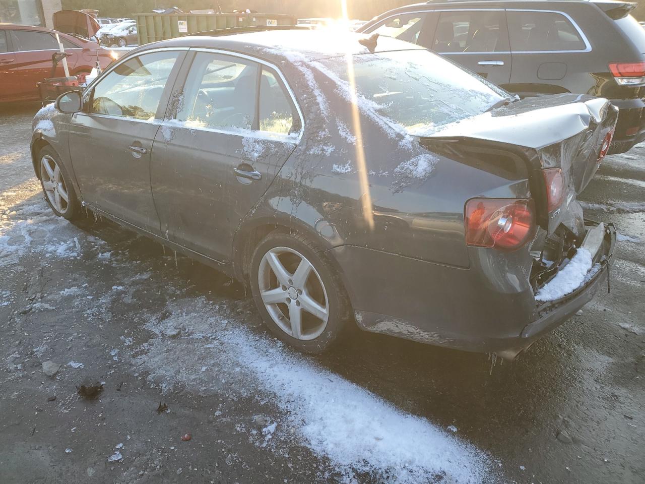 2009 Volkswagen Jetta - Image 2