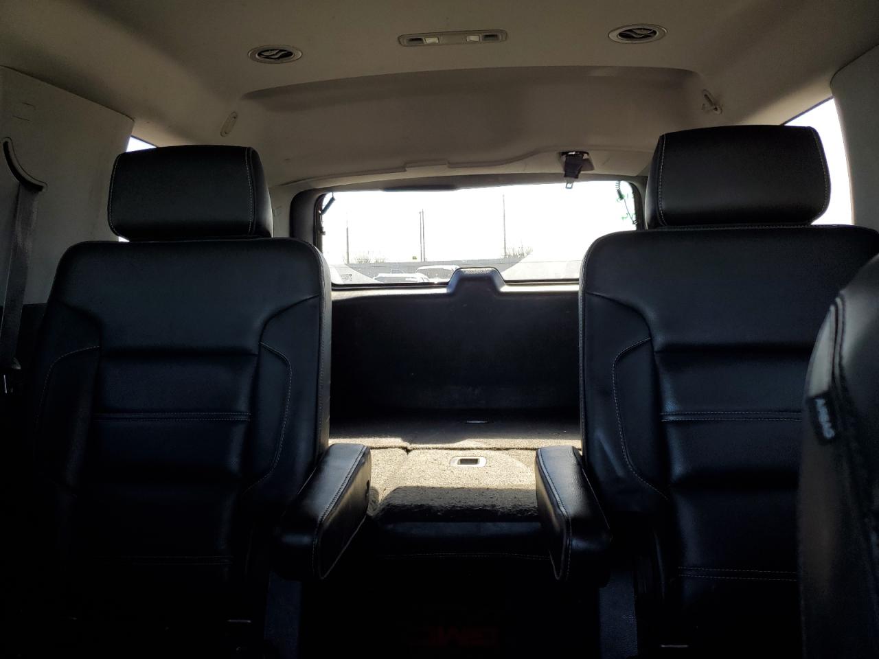 2015 GMC Yukon - Image 10