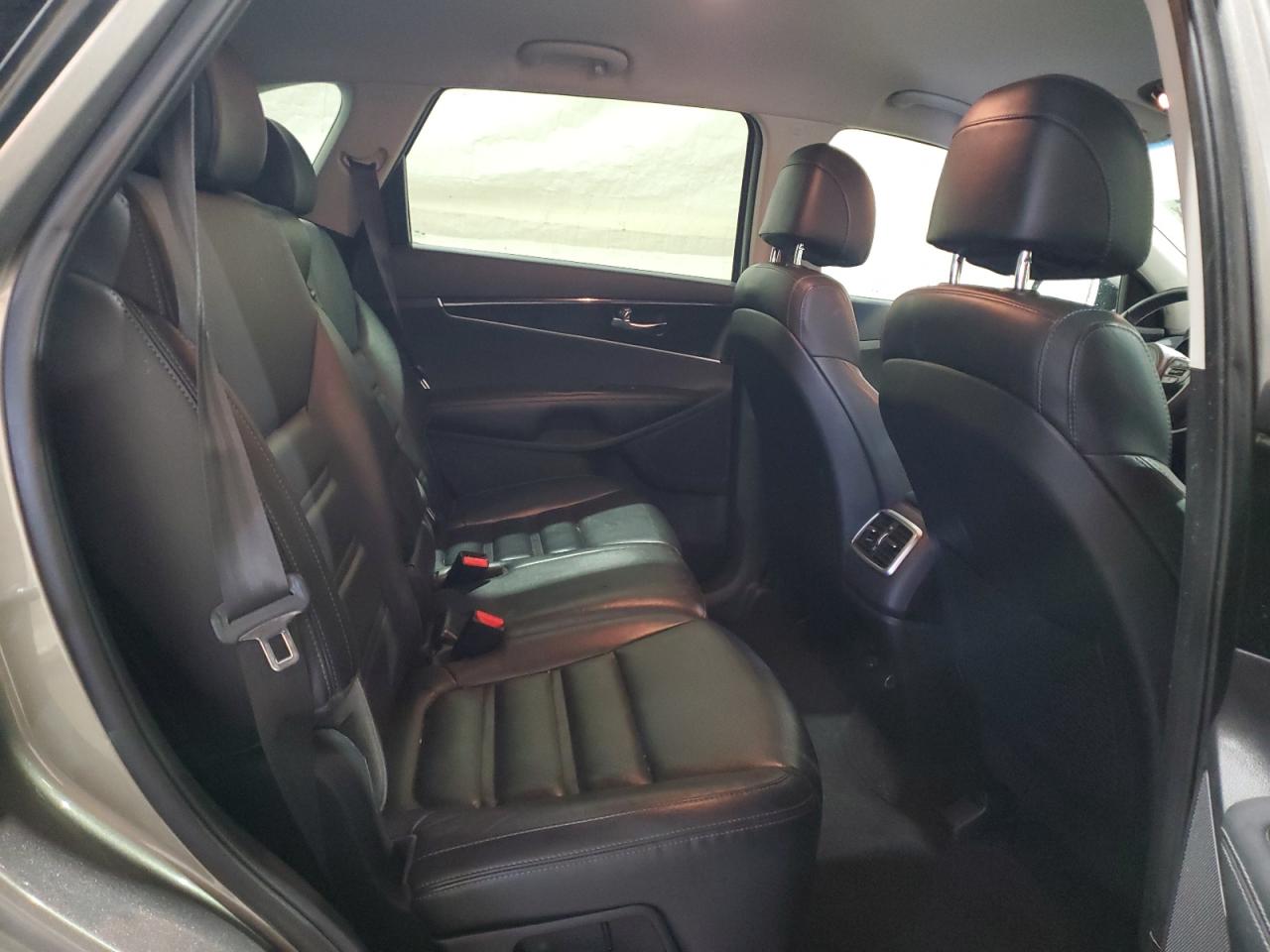 2017 Kia Sorento - Image 11