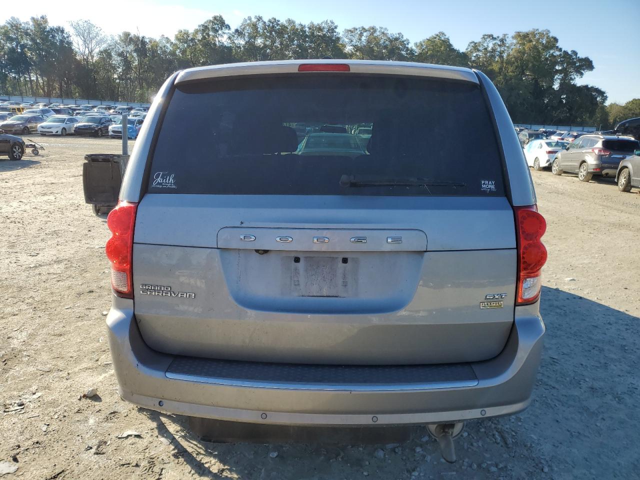 2015 Dodge Caravan - Image 6