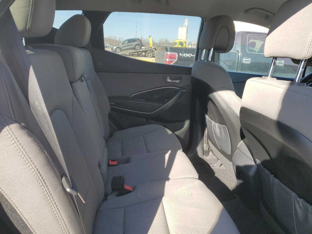 2018 Hyundai Santa Fe - Image 11