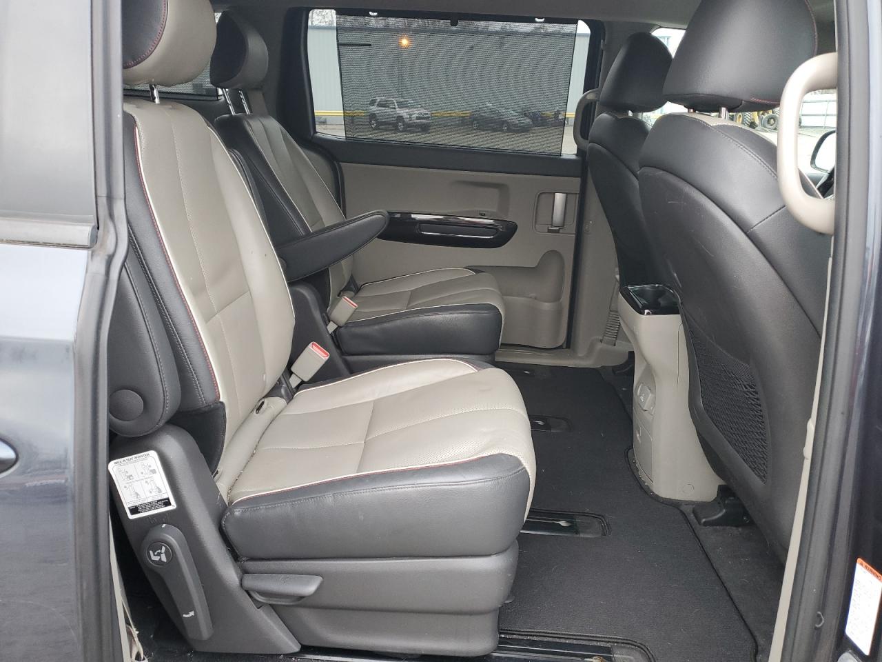 2016 Kia Sedona - Image 11