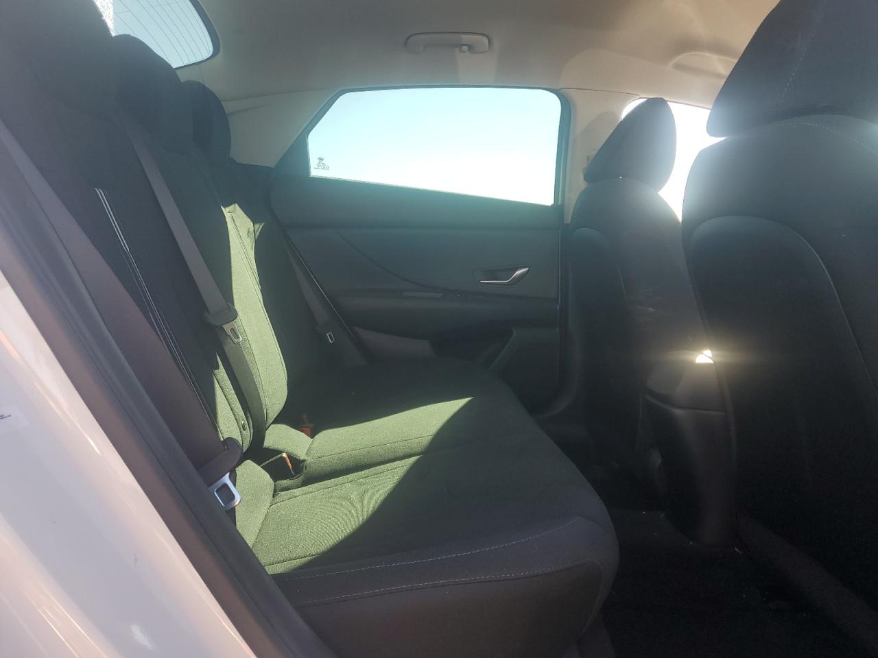 2022 Hyundai Elantra - Image 10