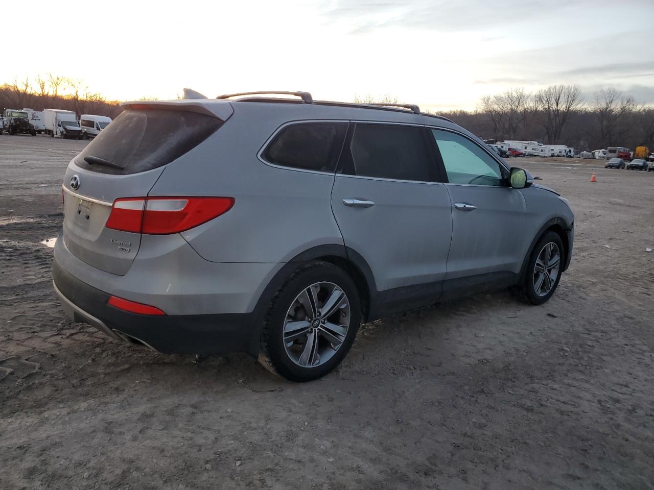 2015 Hyundai Santa Fe - Image 3