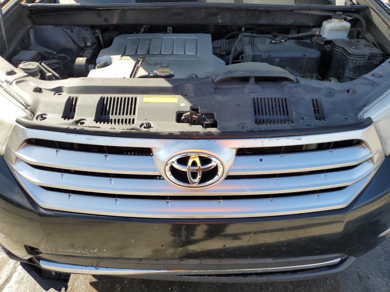 2012 Toyota Highlander - Image 12