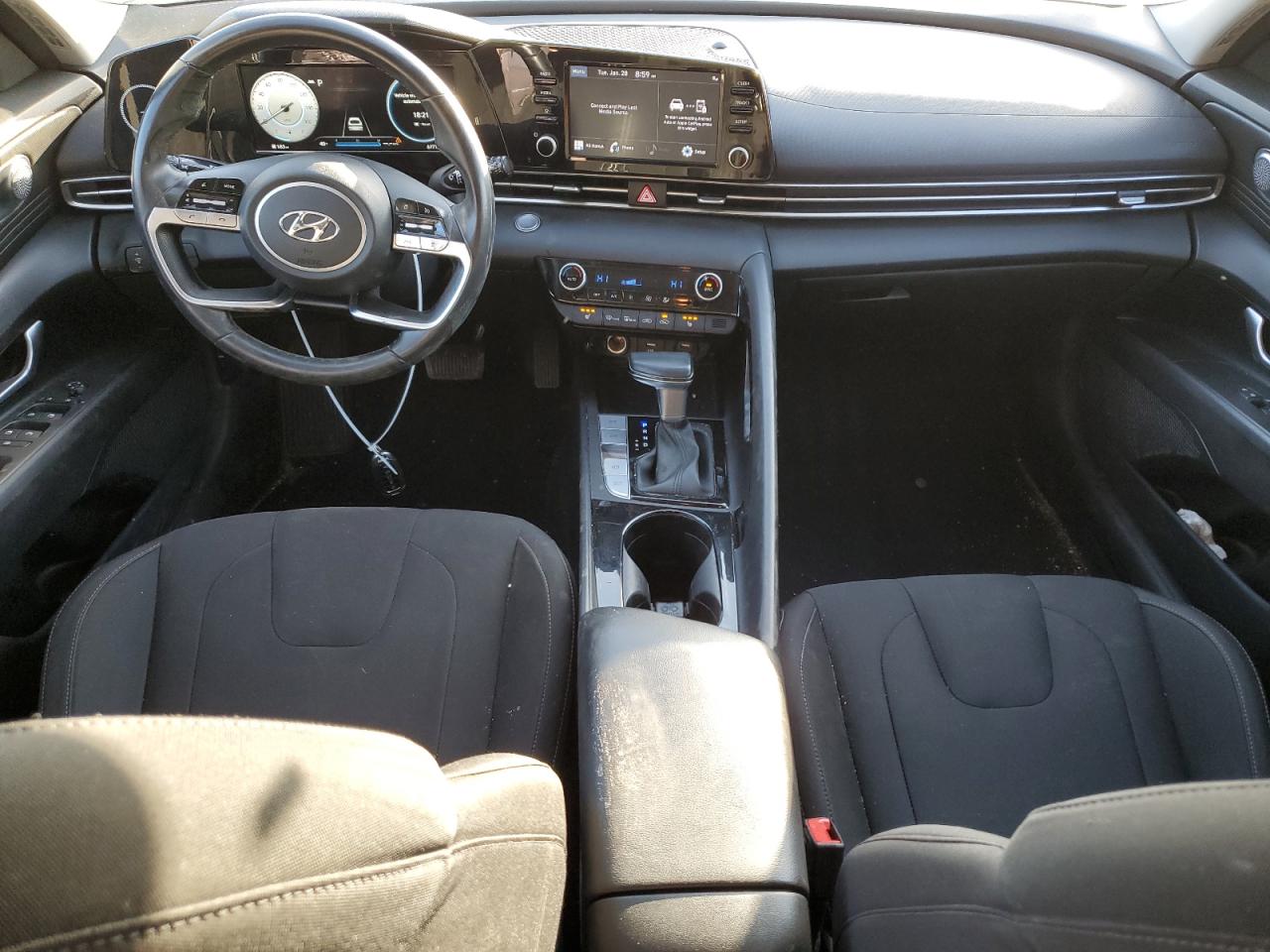 2021 Hyundai Elantra - Image 8