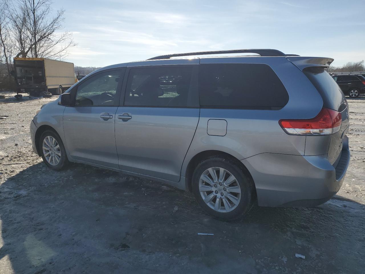 2011 Toyota Sienna - Image 2
