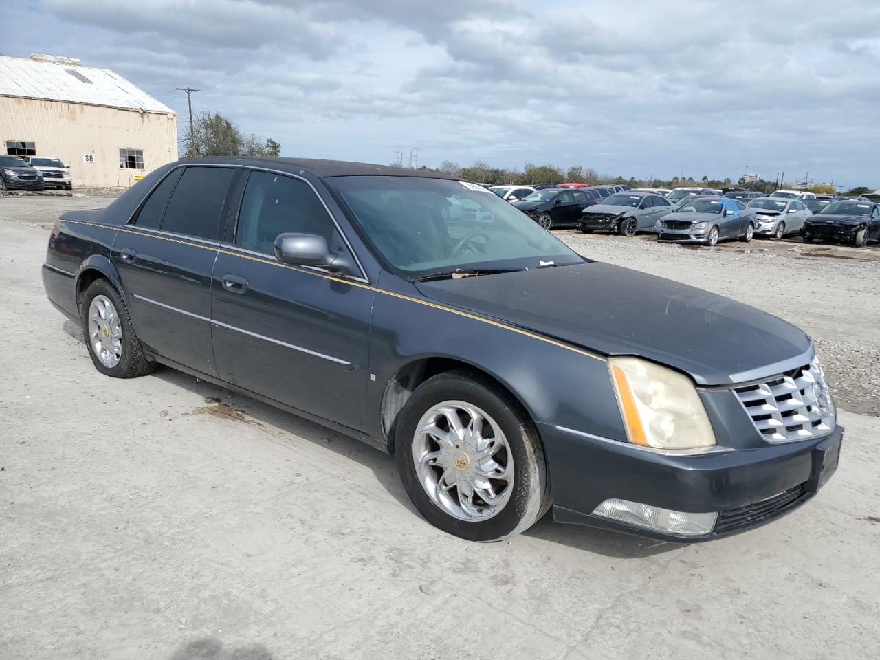 2010 Cadillac DTS - Image 4