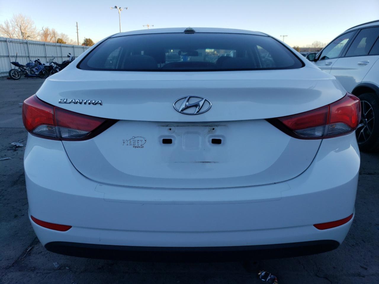 2016 Hyundai Elantra - Image 6