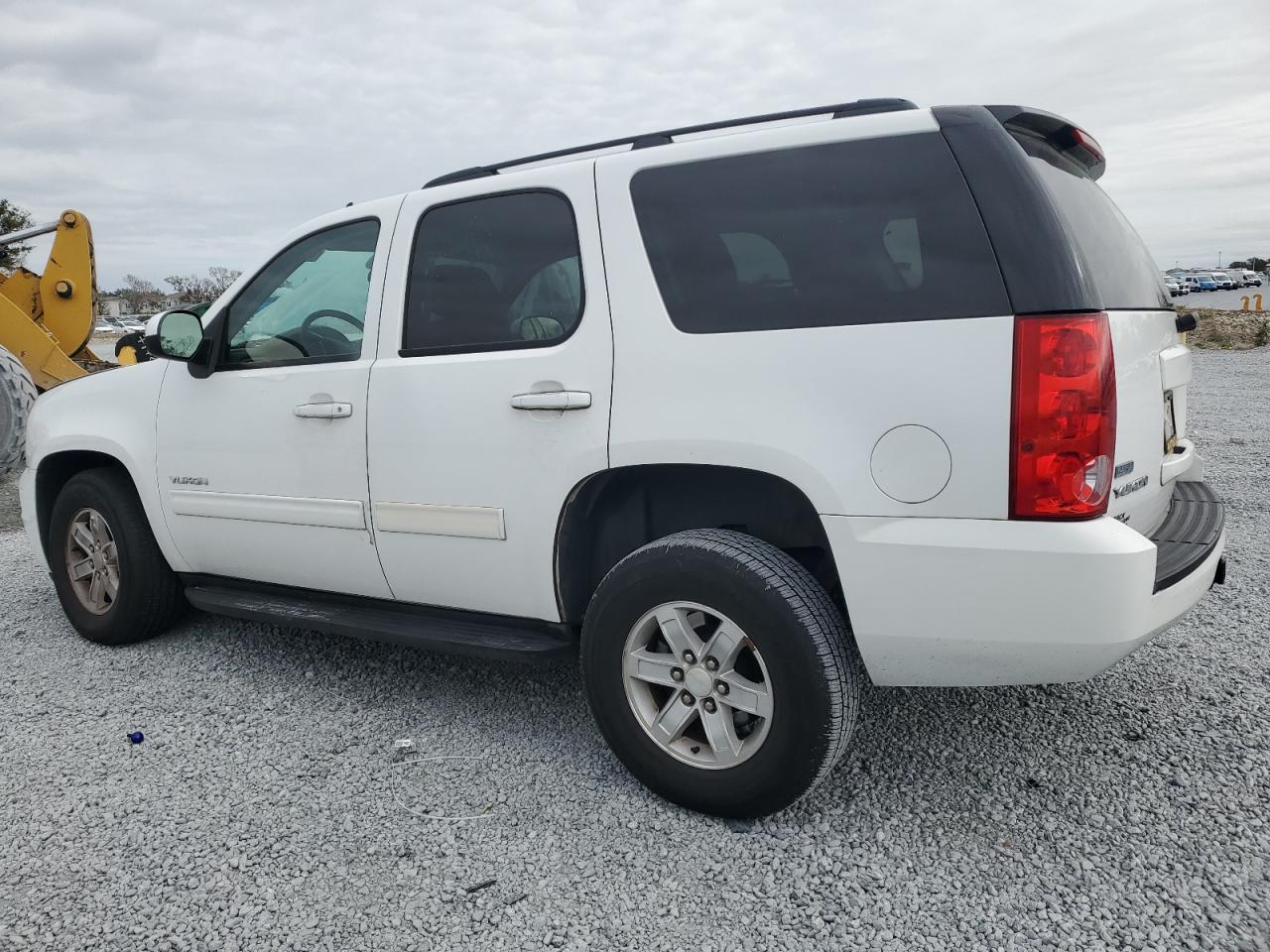 2011 GMC Yukon - Image 2