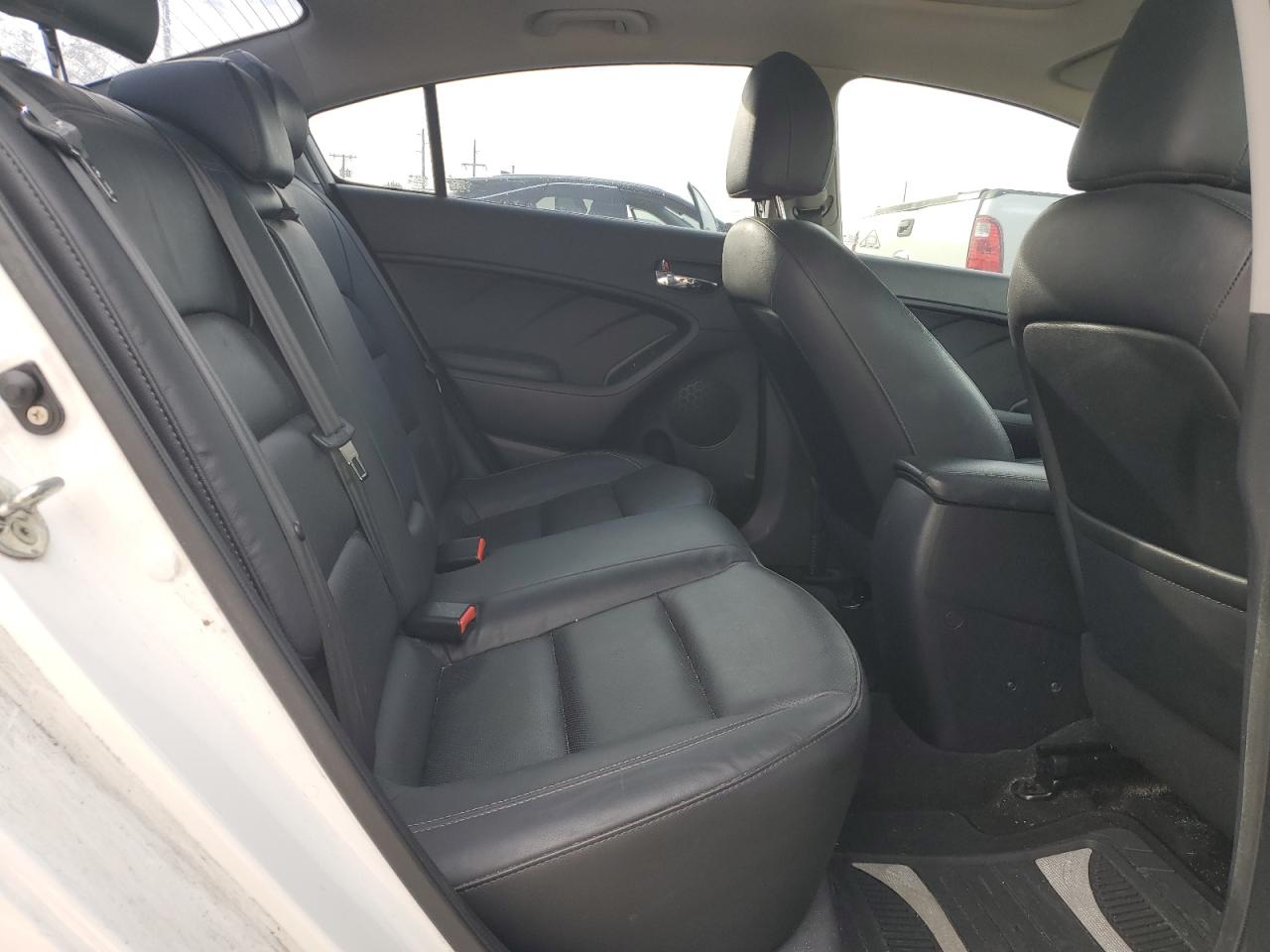 2015 Kia Forte - Image 10