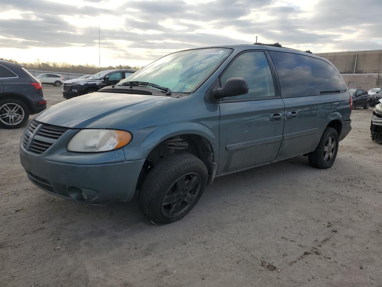 2005 Dodge Caravan - Image 1