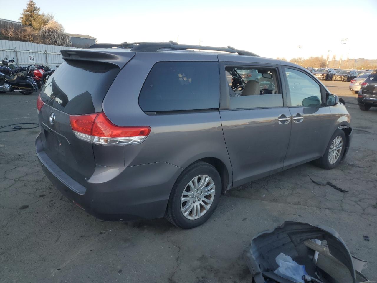 2014 Toyota Sienna - Image 3