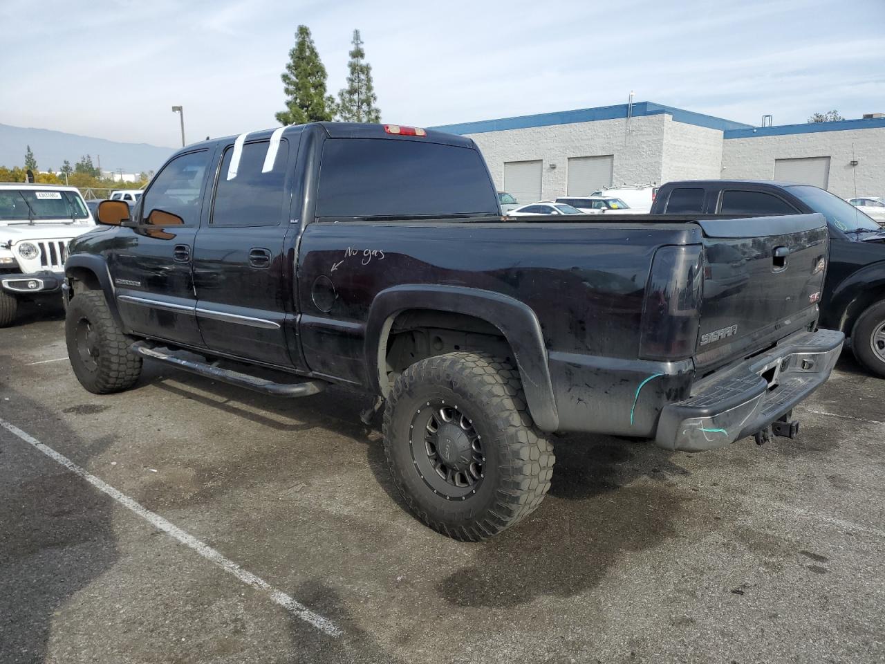 2006 GMC Sierra - Image 2