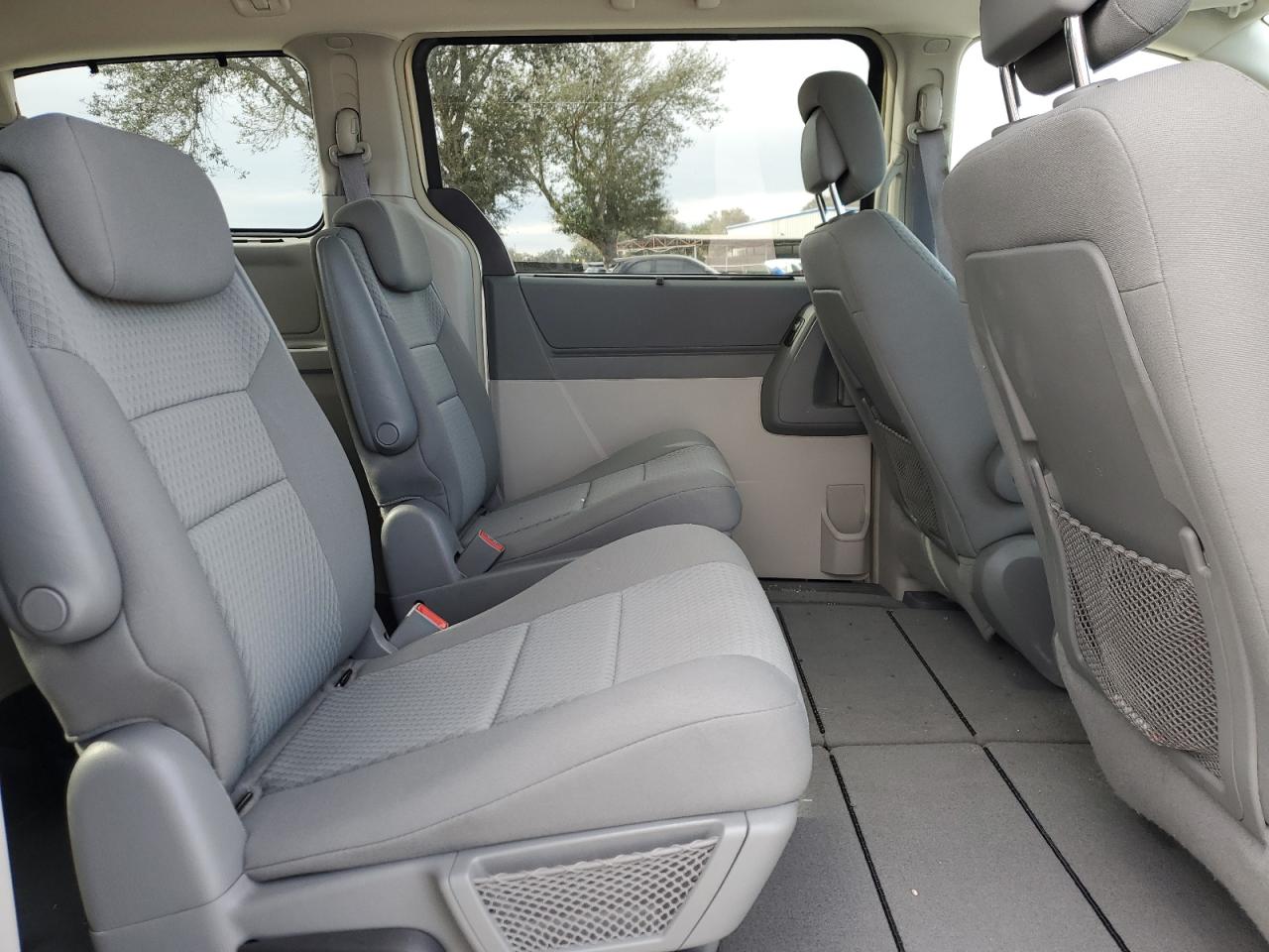 2010 Chrysler Town & Country - Image 11
