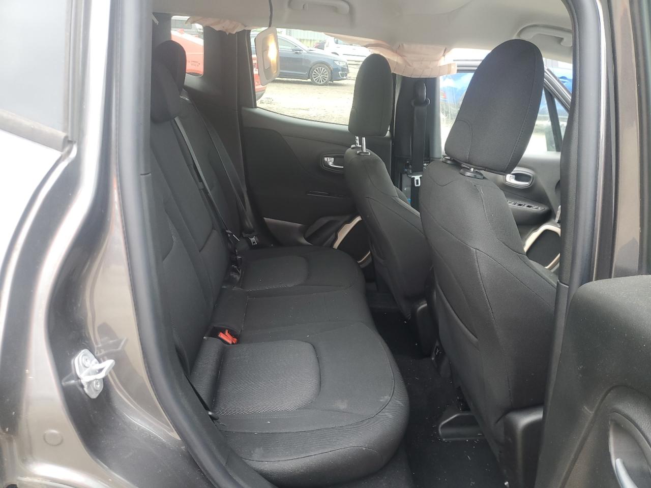 2016 Jeep Renegade - Image 11