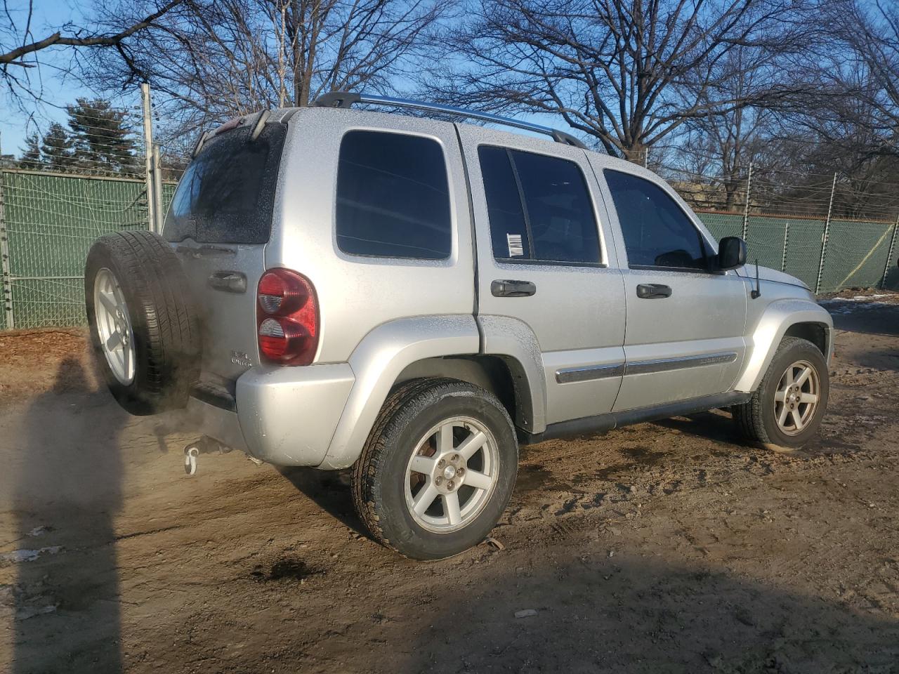 2005 Jeep Liberty (North America) - Image 3