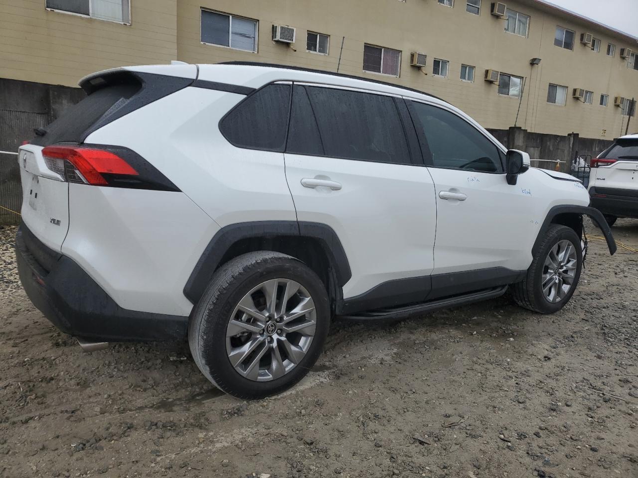 2024 Toyota RAV 4 - Image 3
